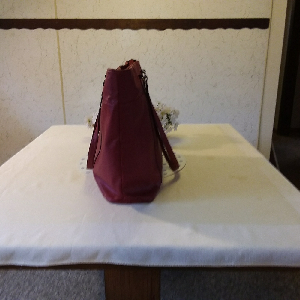 Bueno Burgundy Bag - Picture 5 of 10